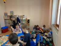 Mateřská škola - Kytičky v knihovně 18. 3. 2022-998